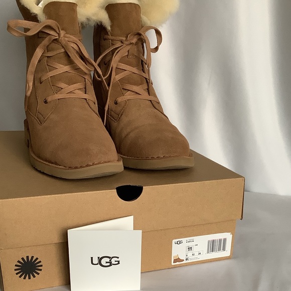 UGG Weylyn Suede Lace Up Sherpa Boots - Picture 7 of 7